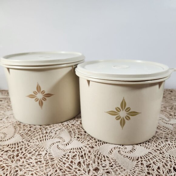 Tupperware Almond Starburst Round Storage Canister Container Set of 2 Vintage - Picture 1 of 11
